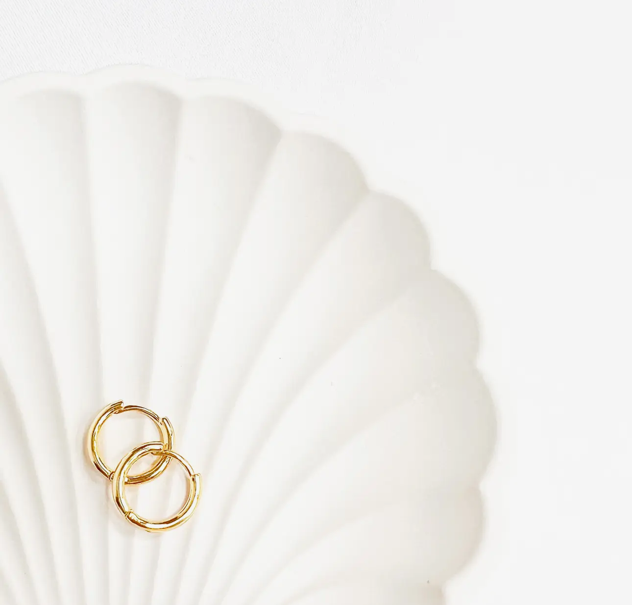 SOLEIL HUGGIE HOOPS